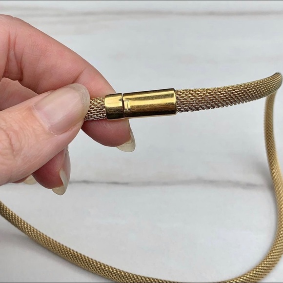 Solid 14k gold mesh necklace - Picture 3 of 4